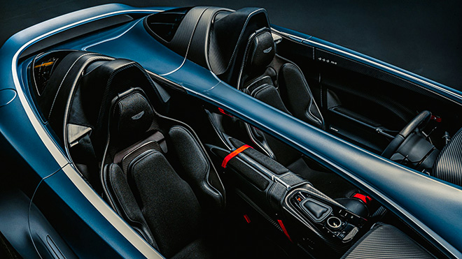 Aston Martin V12 Speedster sử dụng cấu trúc khung gầm bằng nhôm độc quyền