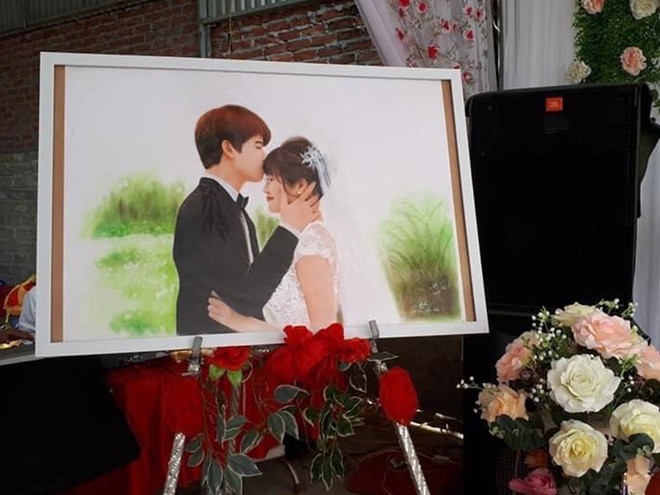 Tranh cưới được anh Vũ, chị Na tự tay vẽ chỉ trong một đêm trước ngày trọng đại.