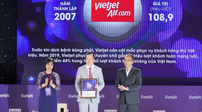 Hãng hàng không Vietjet vừa được Forbes vinh danh Top 50 thương hiệu dẫn đầu trong lĩnh vực kinh doanh tại Việt Nam