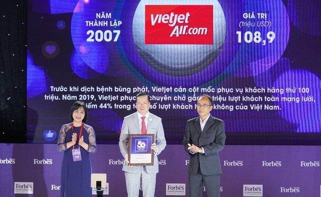 Hãng hàng không Vietjet vừa được Forbes vinh danh Top 50 thương hiệu dẫn đầu trong lĩnh vực kinh doanh tại Việt Nam