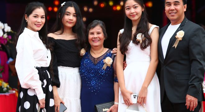 Lớn nhanh con gái Quyền Linh hút sự quan tâm