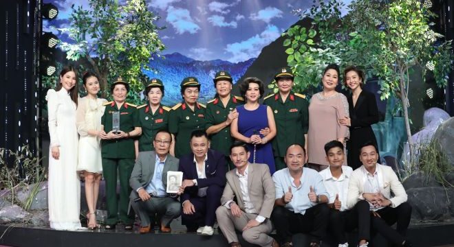 MC Lại Văn Sâm khiến sao nữ phát cuồng