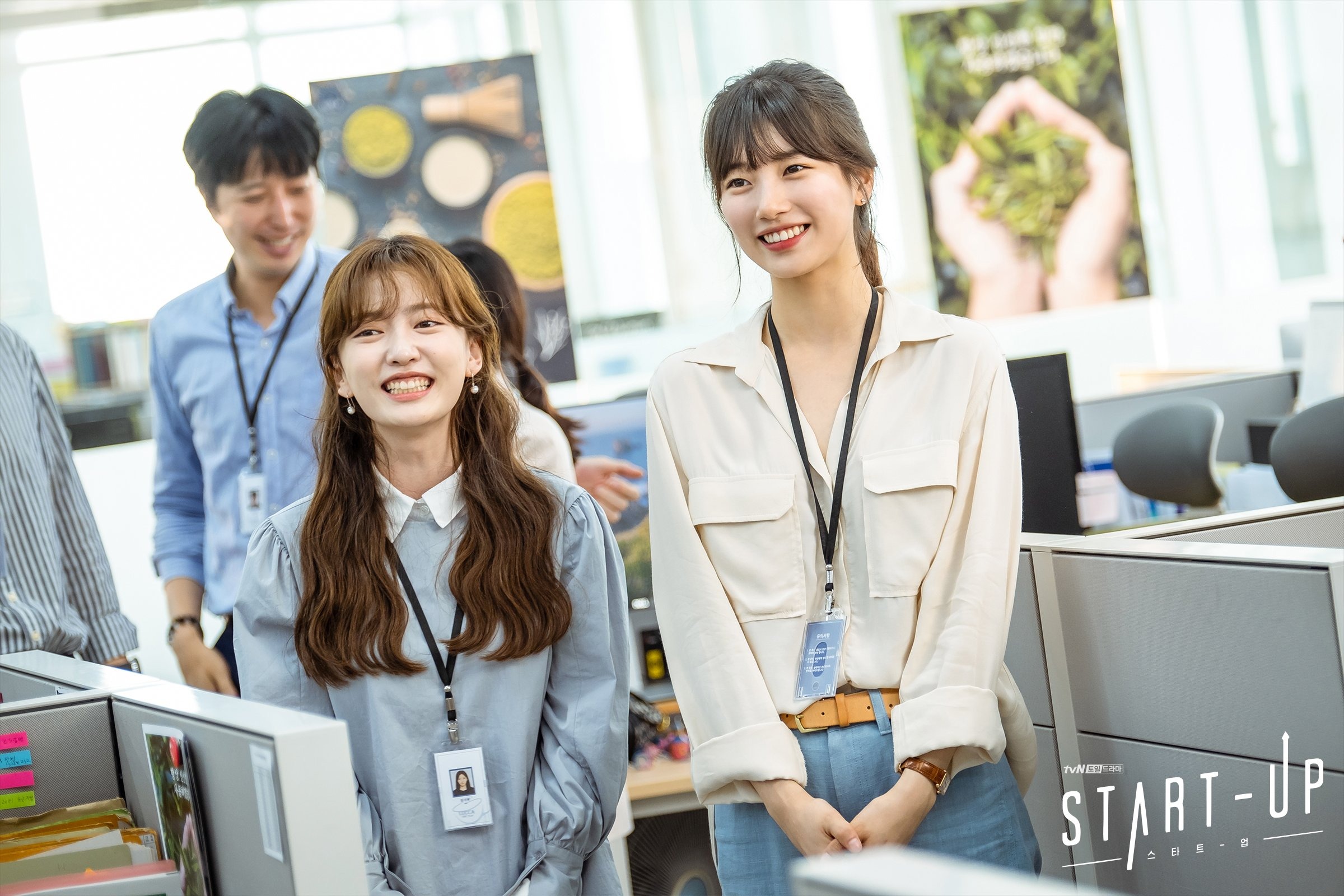 Thời trang công sở của Suzy trong phim Start up (Ảnh: TvN)