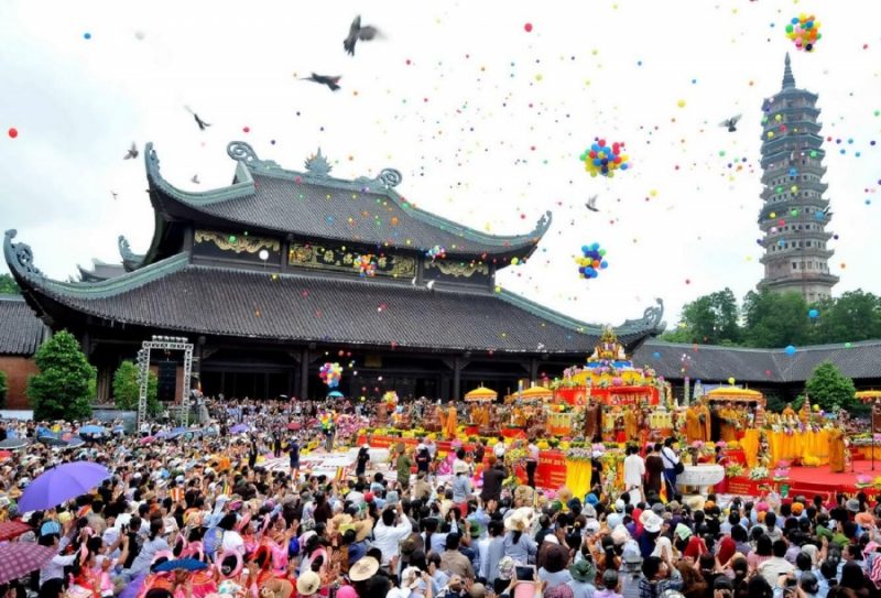 Chùa Hương mùa lễ hội
